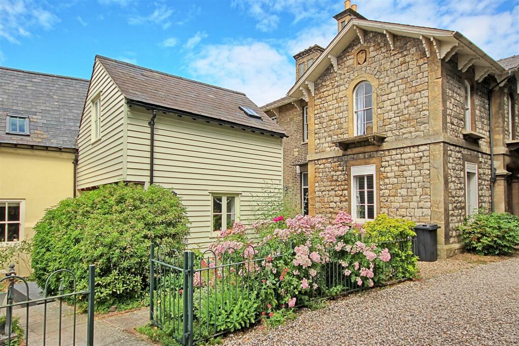 2 bedroom end of terrace house for sale in Chadwell House Ware Town