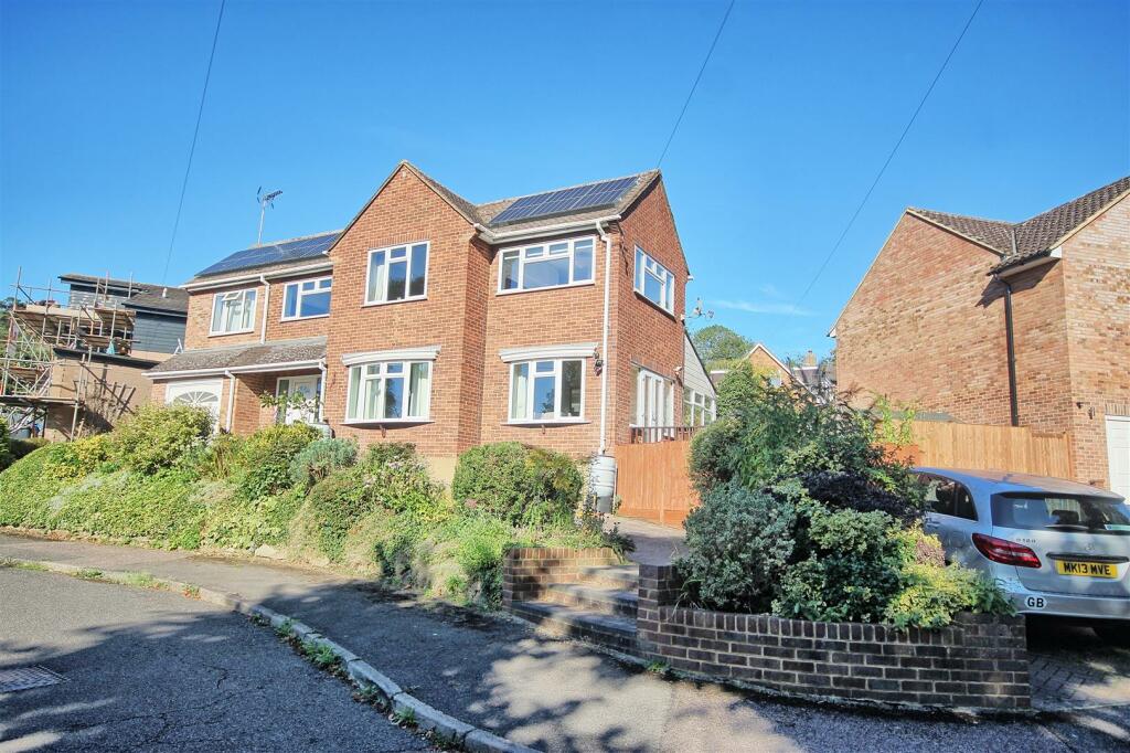 4 bedroom detached house for sale in Widbury Gardens Ware, SG12