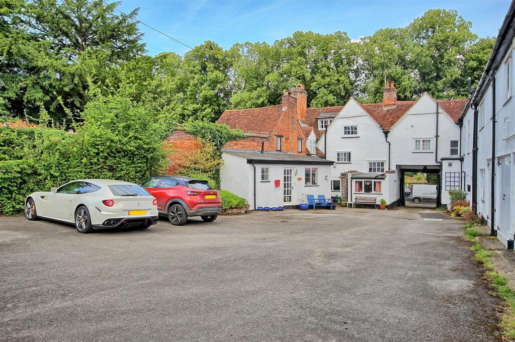 Main image of property: THE RED LION - MUCH HADHAM