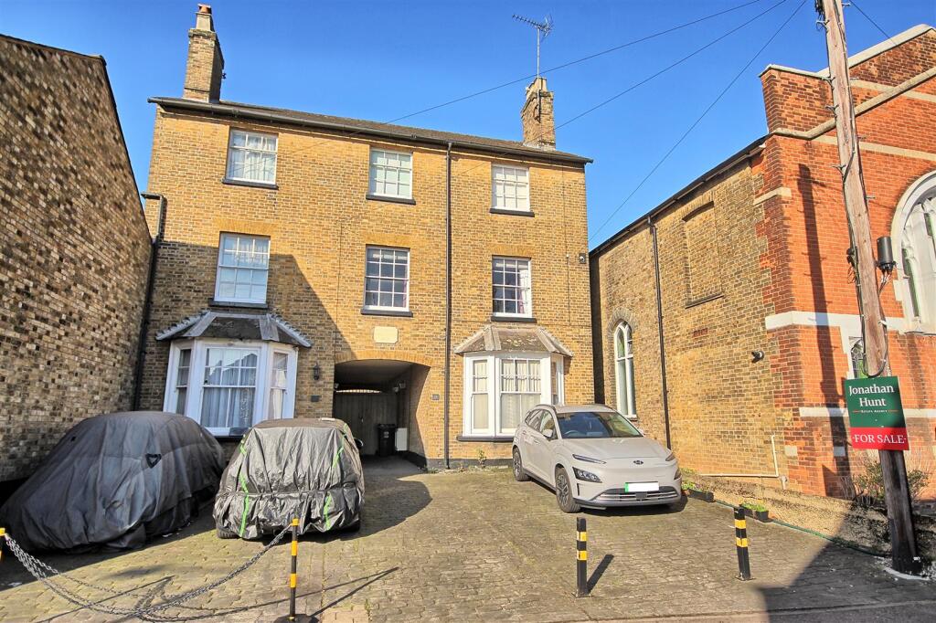 Main image of property: NEW ROAD, WARE - CHAIN FREE