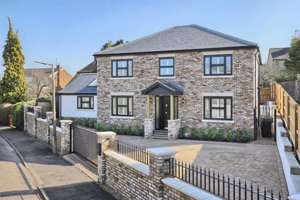 Main image of property: HIGH OAK ROAD - WARE - NO CHAIN