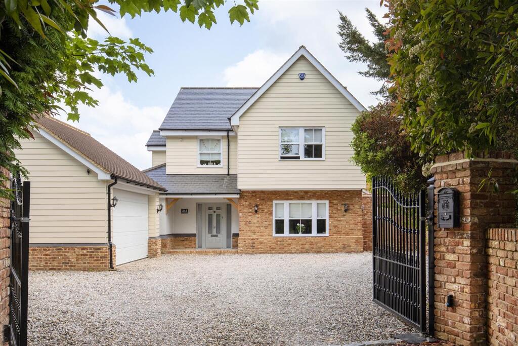 Main image of property: WARE ROAD, HAILEY - IMPRESSIVE FAMILY HOME