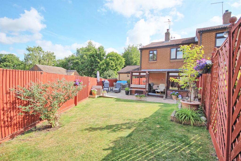 4 bedroom end of terrace house