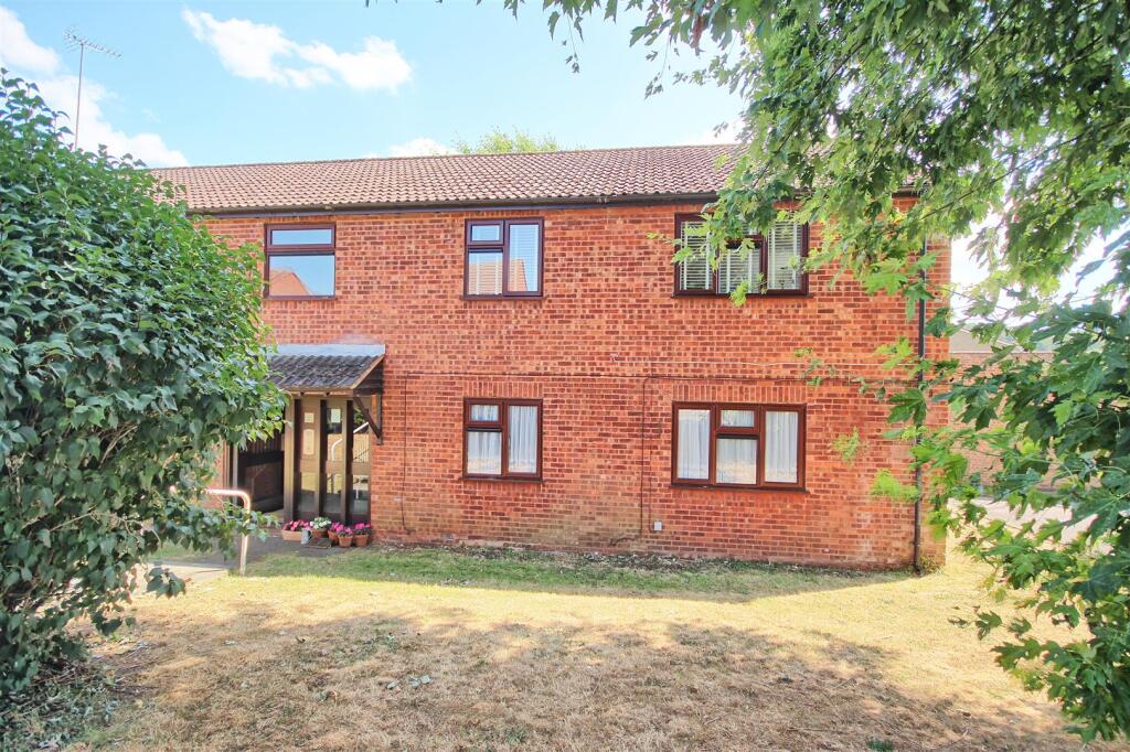 Main image of property: DELLFIELD - WADESMILL - CHAIN FREE