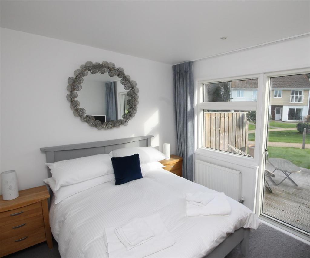 2 bedroom terraced bungalow for sale in Yarmouth, Isle of Wight, PO41