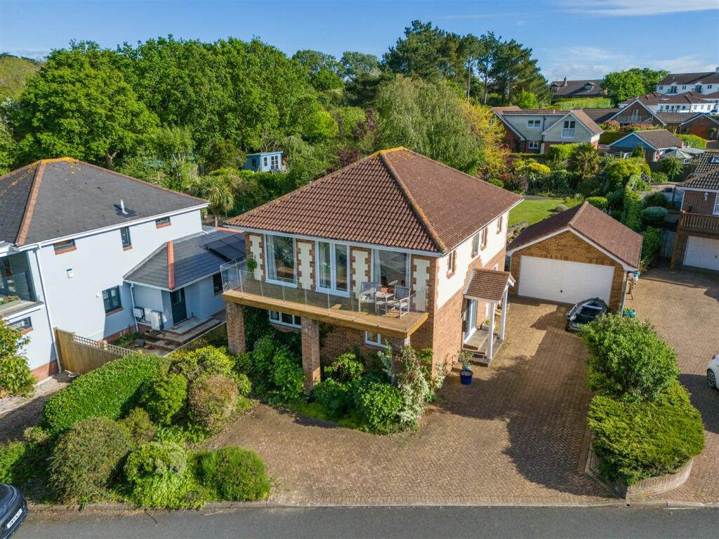 4 bedroom detached house for sale in Yarmouth, Isle of Wight, PO41