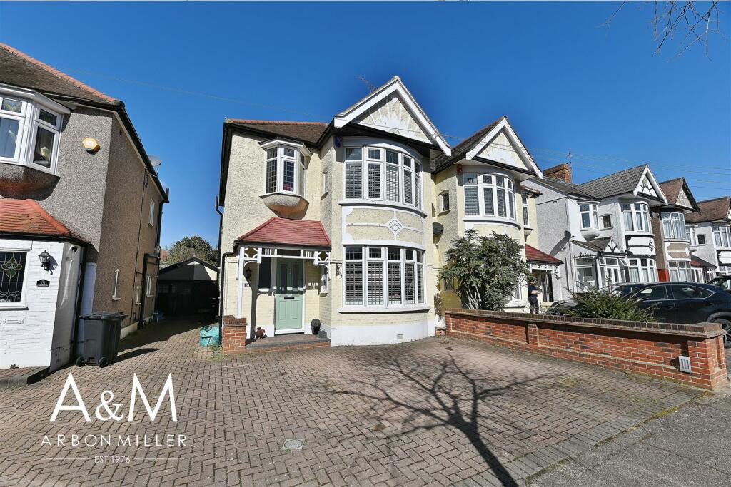 3 bedroom semidetached house for sale in Beechwood Gardens, Clayhall, IG5