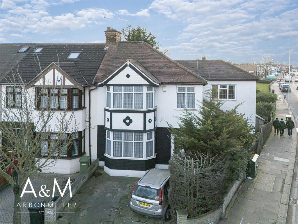 Main image of property: Oakleafe Gardens, BARKINGSIDE