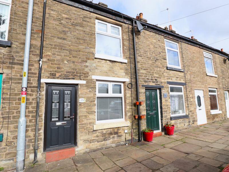 2 bedroom terraced house for sale in Hurdsfield Road, Macclesfield, SK10