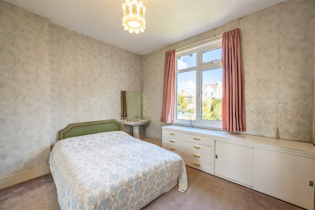 4 bedroom detached house for sale in Crosby Road, WestcliffOnSea, SS0