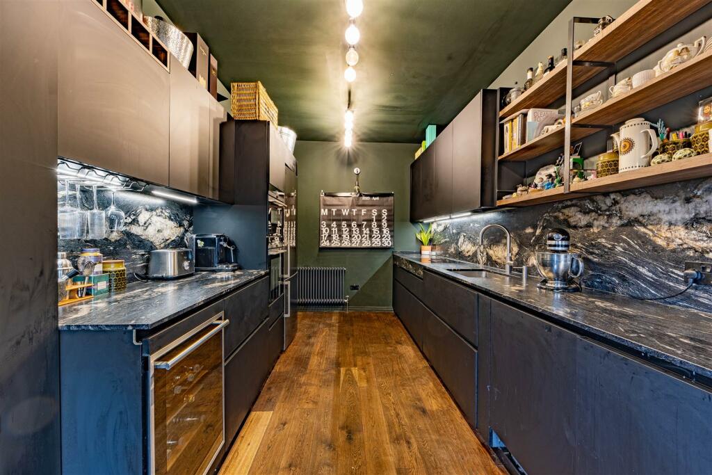 5 bedroom semidetached house for sale in Ailsa Road, WestcliffOnSea, SS0