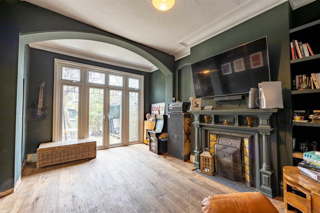 5 bedroom semidetached house for sale in Ailsa Road, WestcliffOnSea, SS0