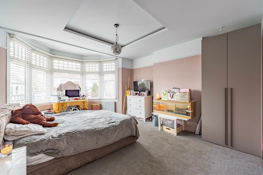 5 bedroom semidetached house for sale in Ailsa Road, WestcliffOnSea, SS0