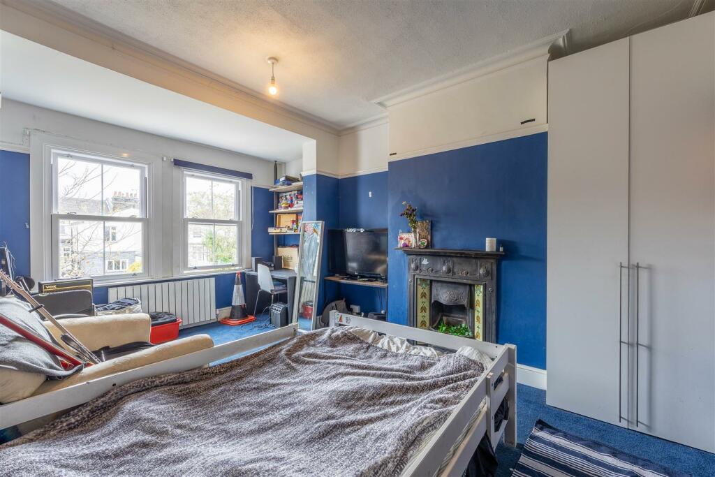 5 bedroom semidetached house for sale in Ailsa Road, WestcliffOnSea, SS0