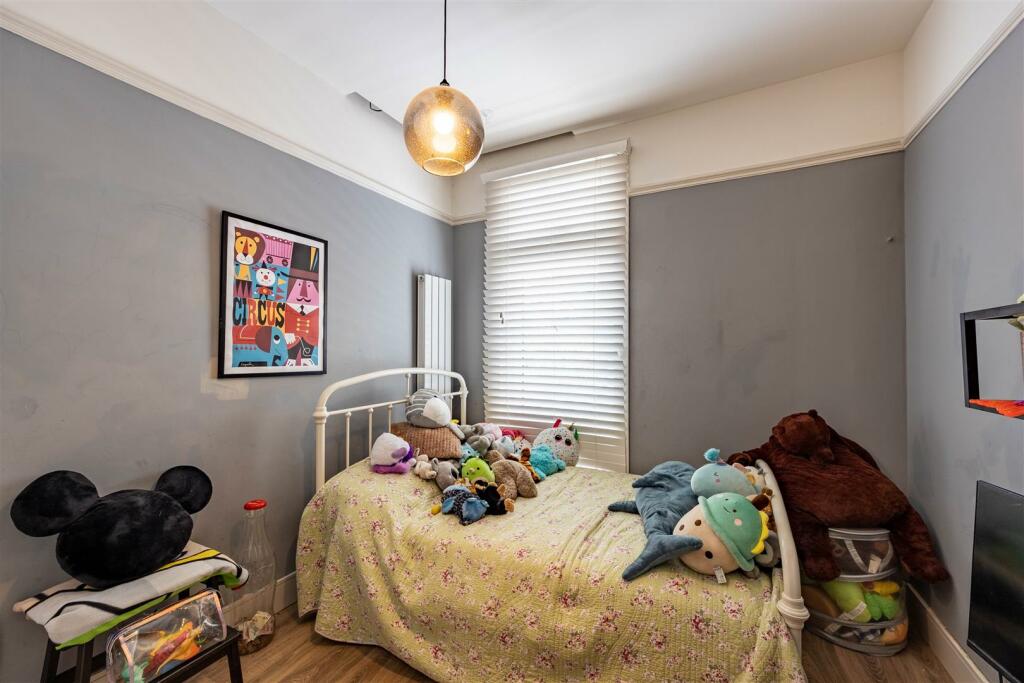 5 bedroom semidetached house for sale in Ailsa Road, WestcliffOnSea, SS0