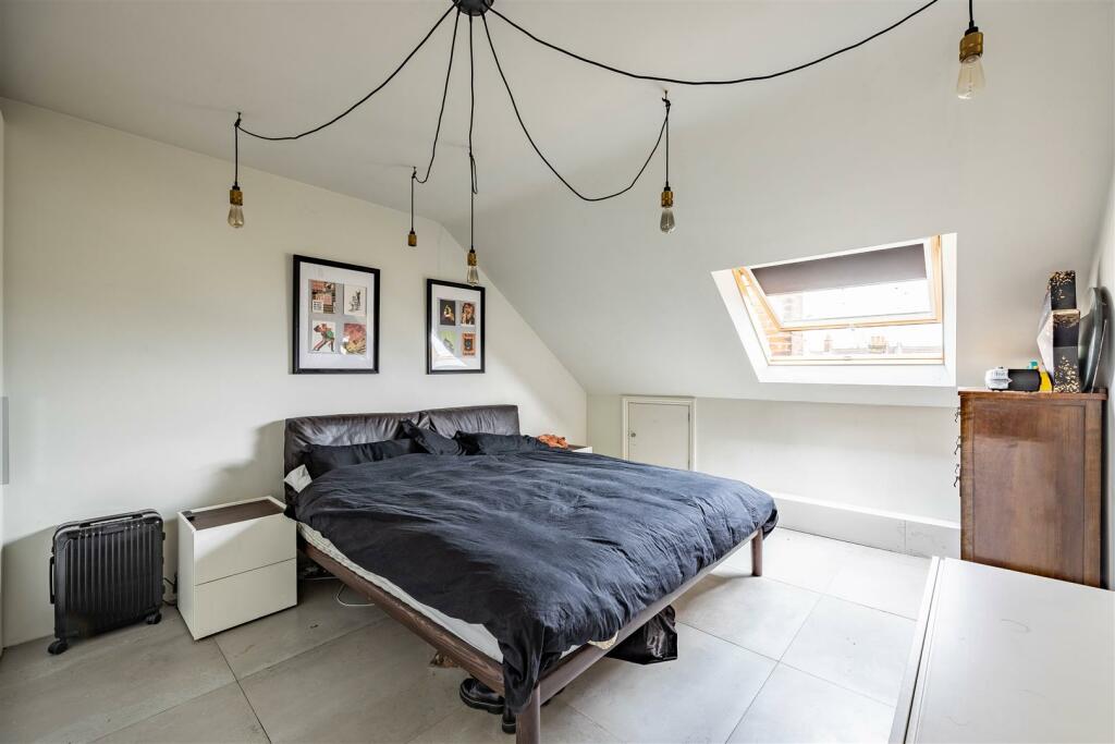 5 bedroom semidetached house for sale in Ailsa Road, WestcliffOnSea, SS0