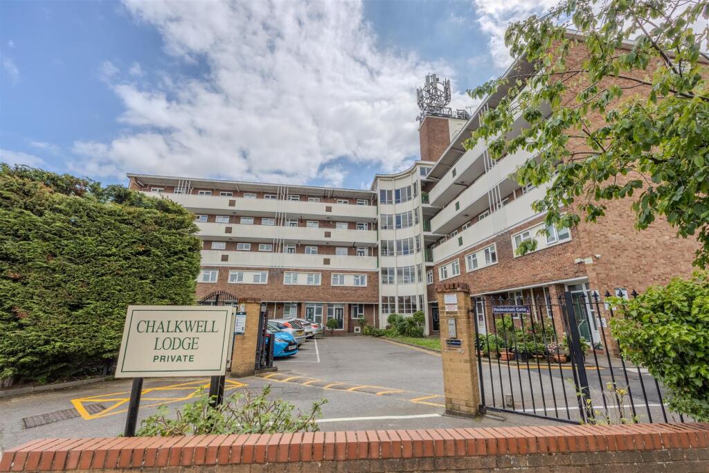 2 bedroom maisonette