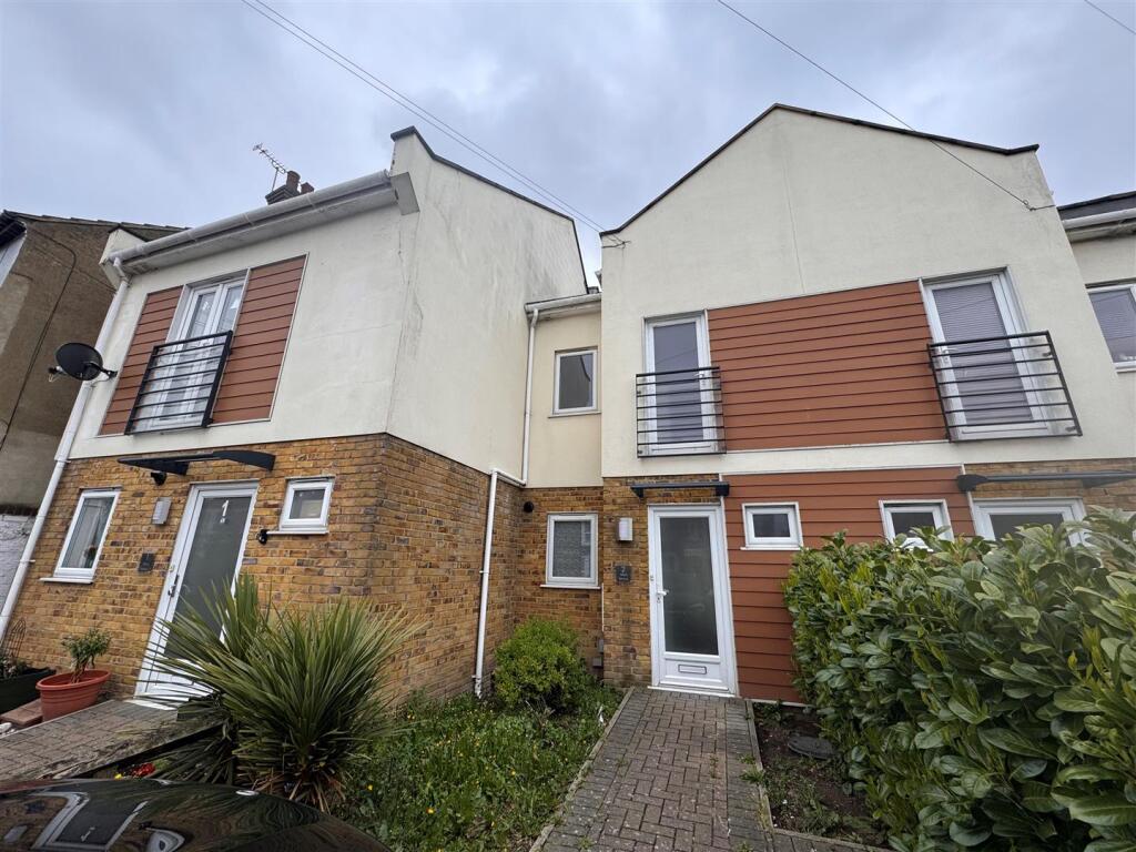 Main image of property: North Road, Westcliff-On-Sea
