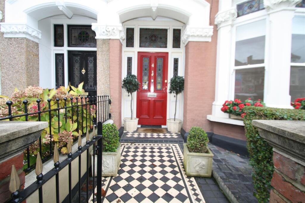 Main image of property: Westcliff Avenue, Westcliff-on-Sea