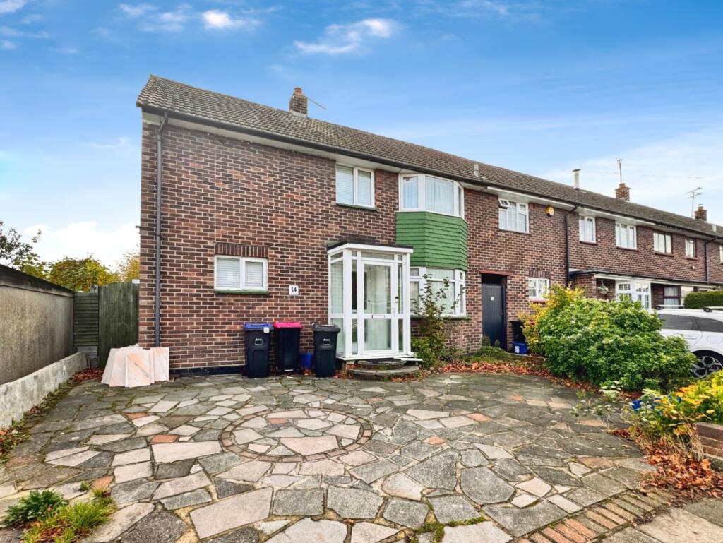 Main image of property: Woodleigh Avenue, Leigh-On-Sea