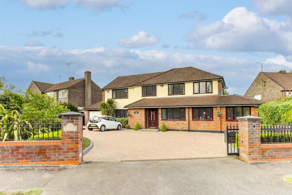 6 bedroom detached house for sale in Links Drive, Elstree, Borehamwood