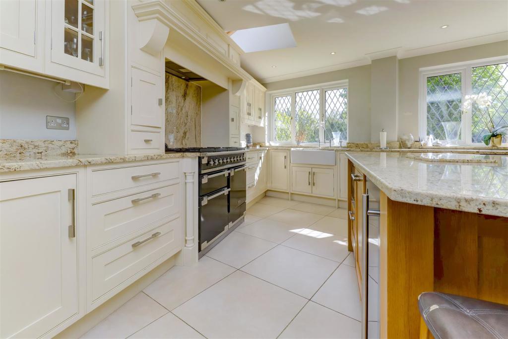 6 bedroom detached house for sale in Links Drive, Elstree, Borehamwood