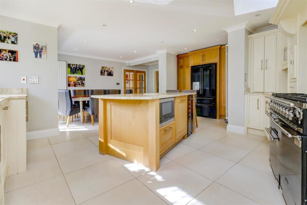 6 bedroom detached house for sale in Links Drive, Elstree, Borehamwood