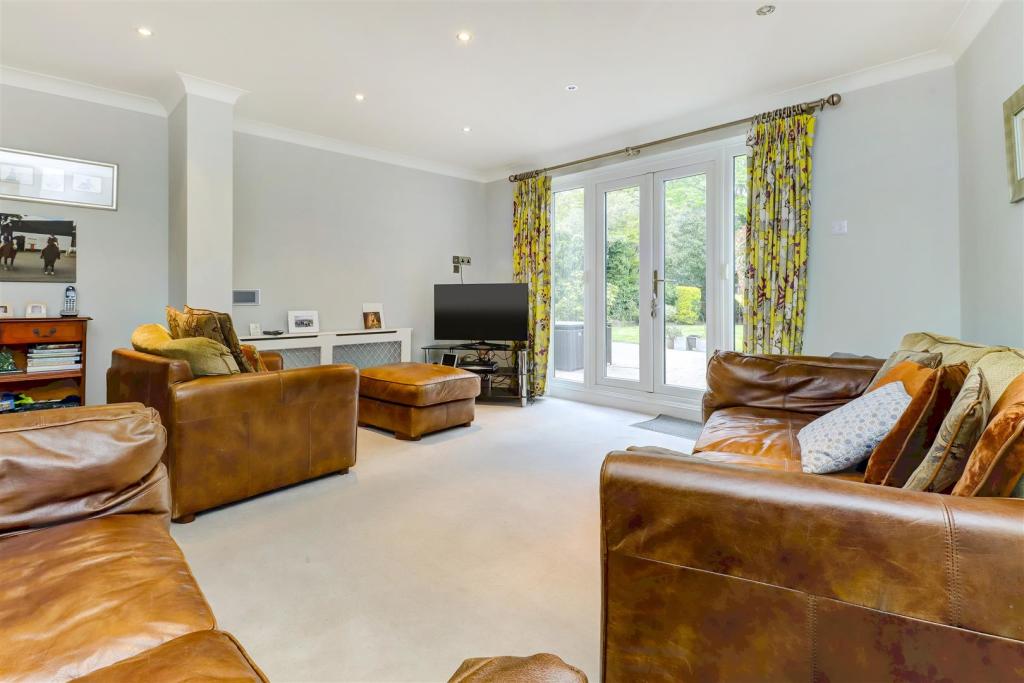 6 bedroom detached house for sale in Links Drive, Elstree, Borehamwood