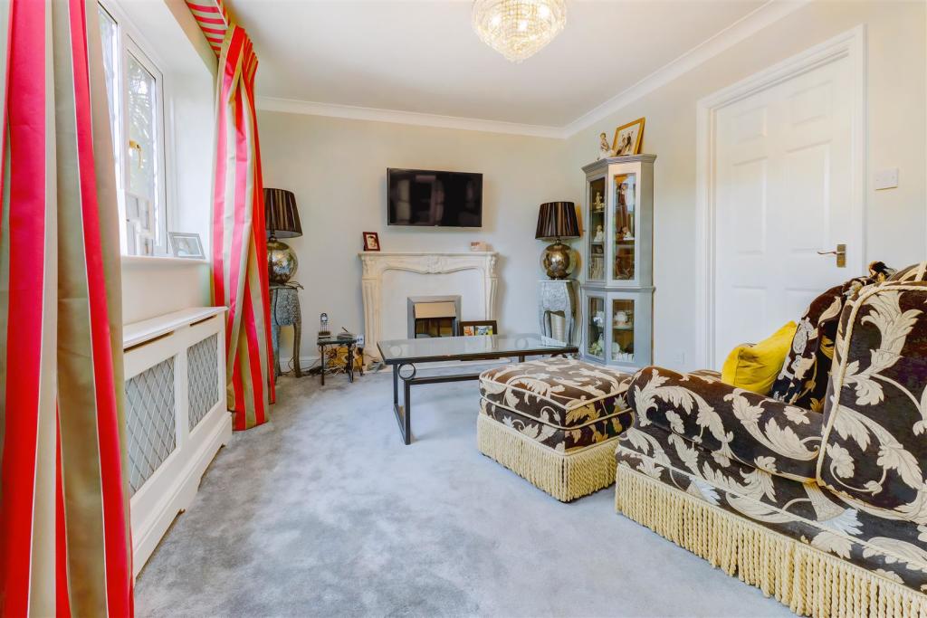 6 bedroom detached house for sale in Links Drive, Elstree, Borehamwood