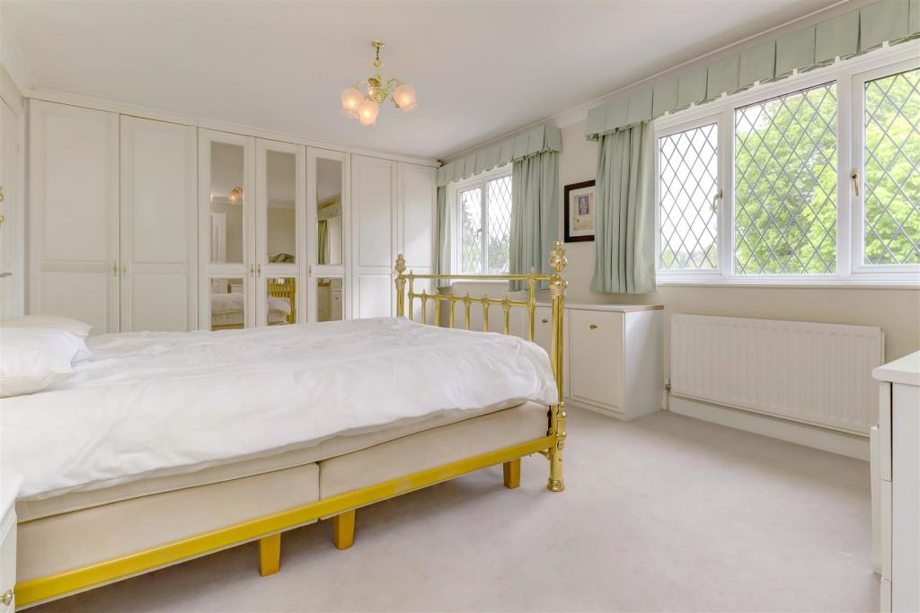 6 bedroom detached house for sale in Links Drive, Elstree, Borehamwood