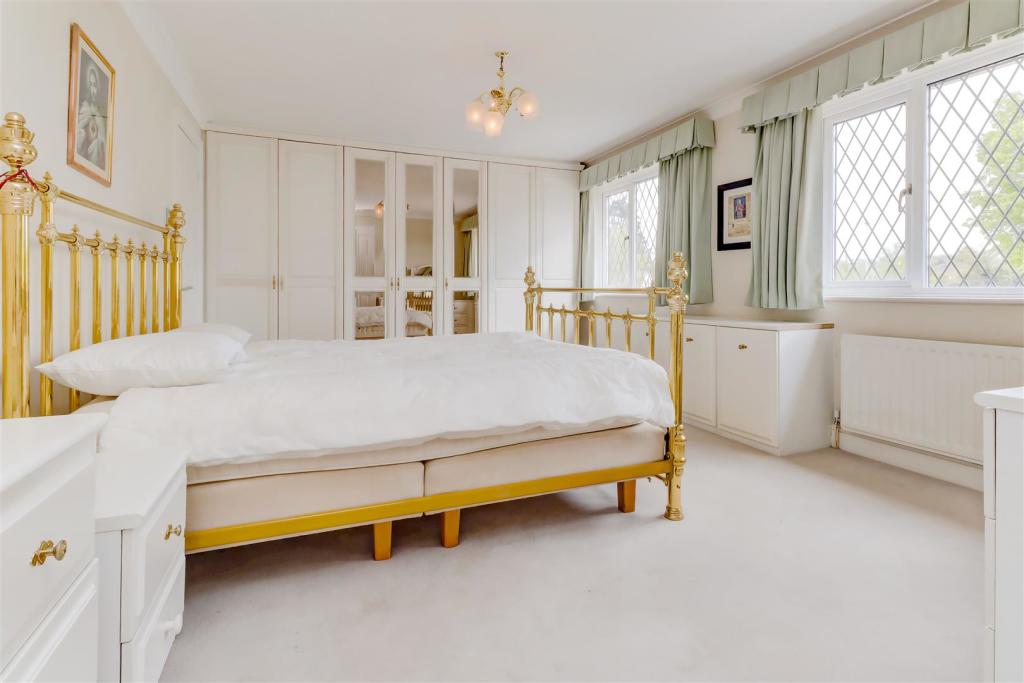 6 bedroom detached house for sale in Links Drive, Elstree, Borehamwood