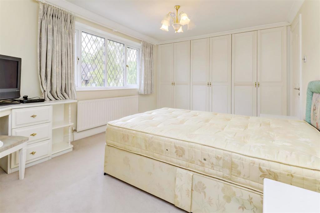 6 bedroom detached house for sale in Links Drive, Elstree, Borehamwood