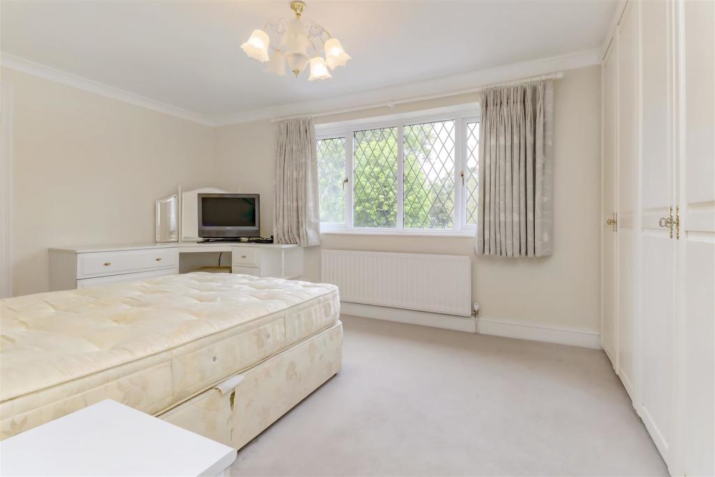 6 bedroom detached house for sale in Links Drive, Elstree, Borehamwood
