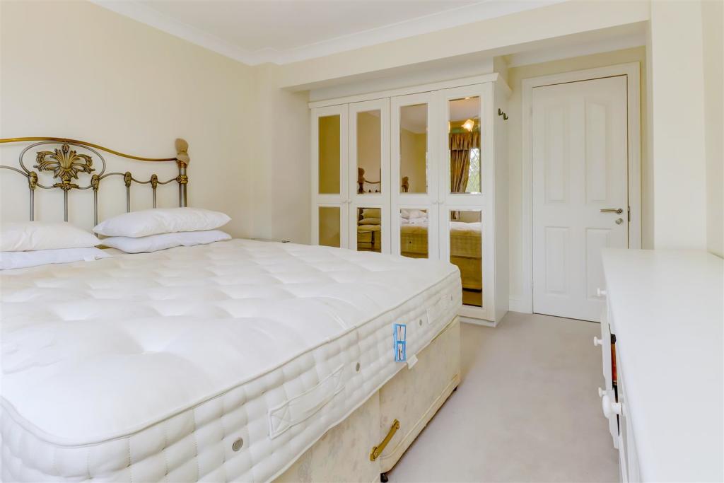 6 bedroom detached house for sale in Links Drive, Elstree, Borehamwood