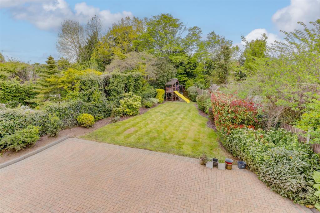 6 bedroom detached house for sale in Links Drive, Elstree, Borehamwood