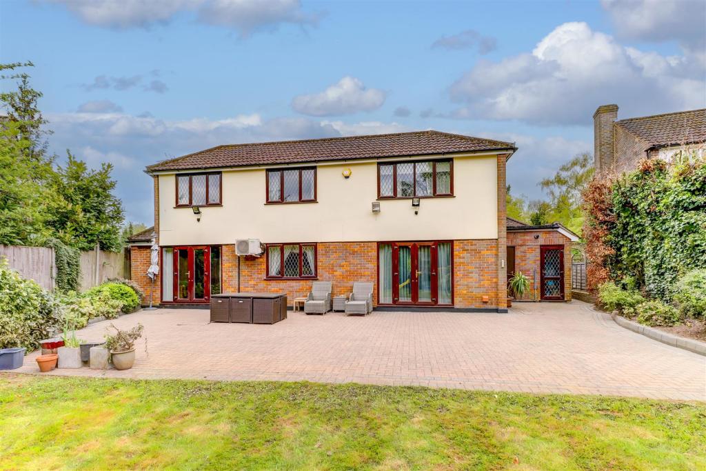 6 bedroom detached house for sale in Links Drive, Elstree, Borehamwood, Hertfordshire, WD6