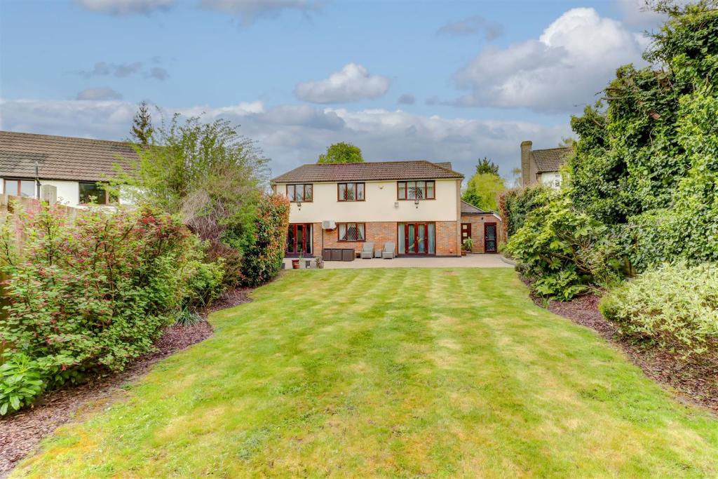 6 bedroom detached house for sale in Links Drive, Elstree, Borehamwood