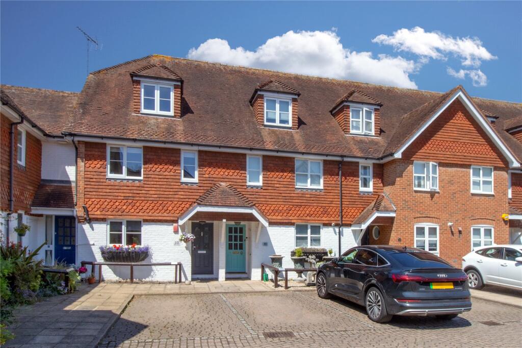 4 bedroom terraced house for sale in Manor Court, Common Lane, Radlett