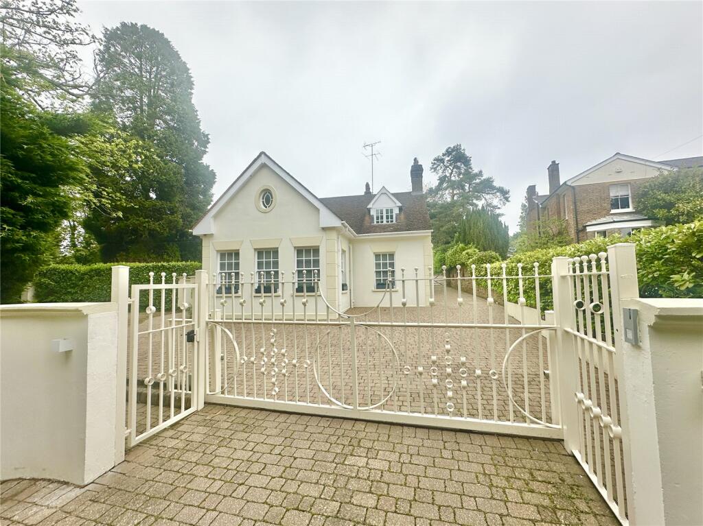 6 bedroom detached house for rent in Aldenham Road, Letchmore Heath ...