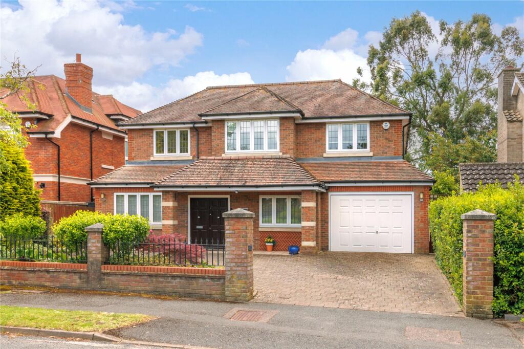 5 bedroom detached house for sale in The Ridgeway, Radlett