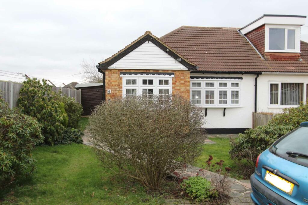 2 bedroom semidetached bungalow for sale in Prestwood Close