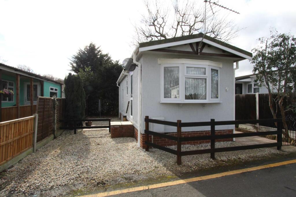 1 bedroom park home for sale in Kingsleigh Park Homes, Thundersley, SS7