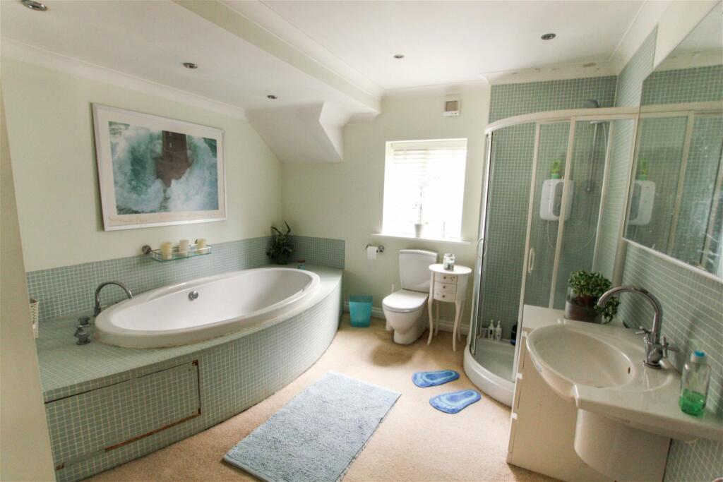 5 bedroom detached house for sale in 95 Meliden Road, Prestatyn