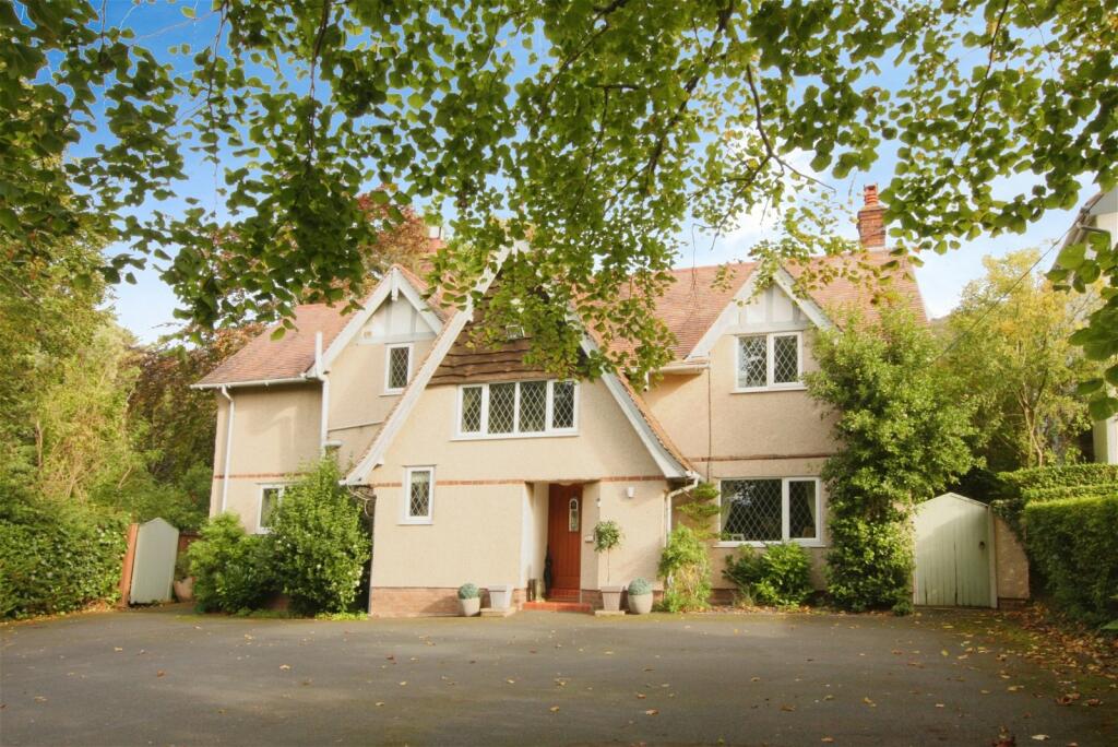 5 bedroom detached house for sale in 95 Meliden Road, Prestatyn