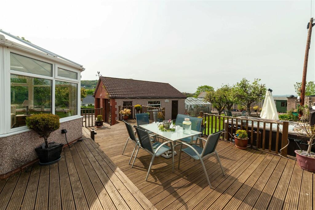 4 bedroom detached bungalow for sale in Cartrefle, Ffordd Penrhwylfa