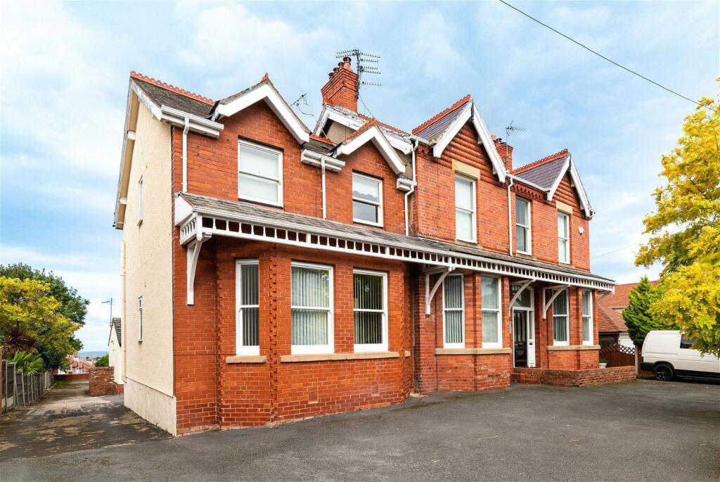 15 bedroom detached house for sale in Linden Drive, Prestatyn