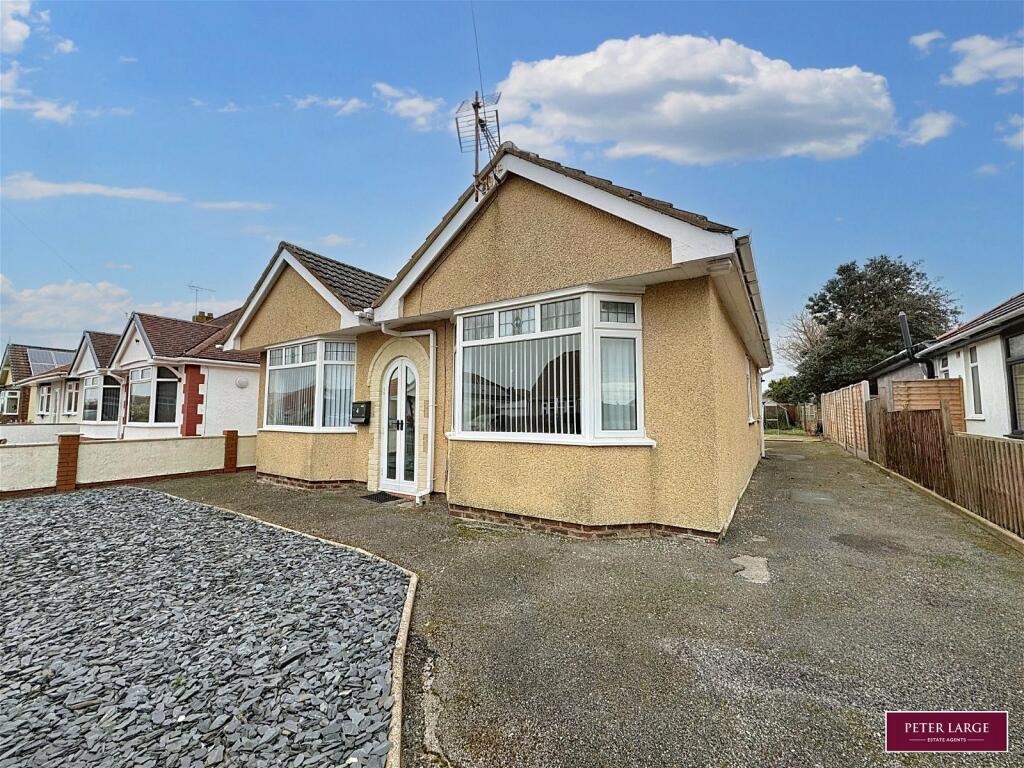 3 bedroom detached bungalow for sale in Earlswood Avenue, Prestatyn