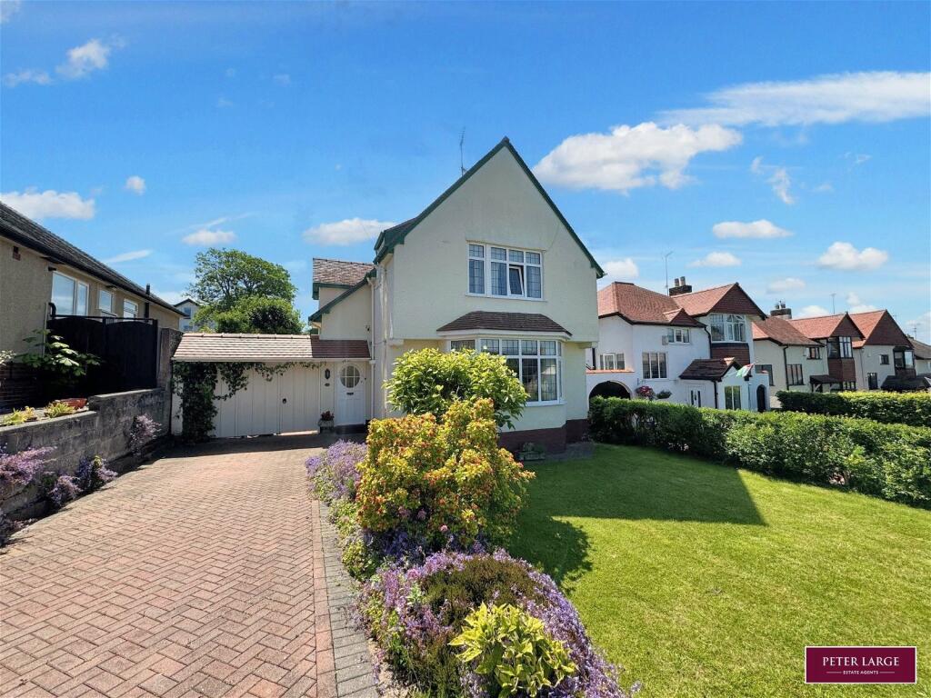4 bedroom detached house for sale in Pendre Avenue, Prestatyn