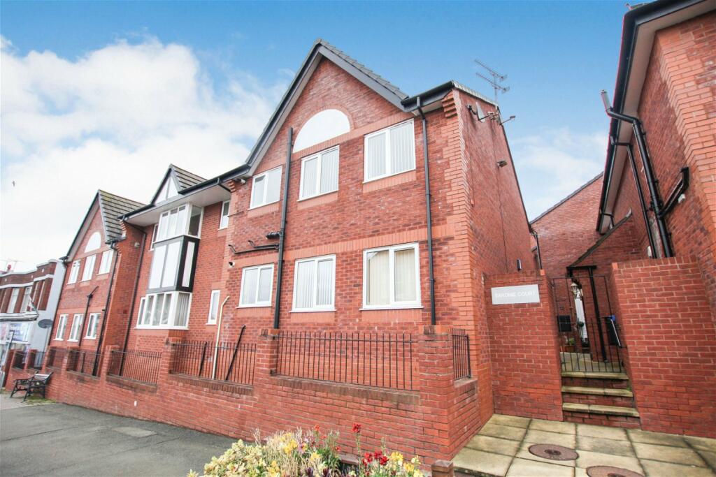 2 bedroom flat for sale in Saronie Court, Prestatyn, Denbighshire LL19
