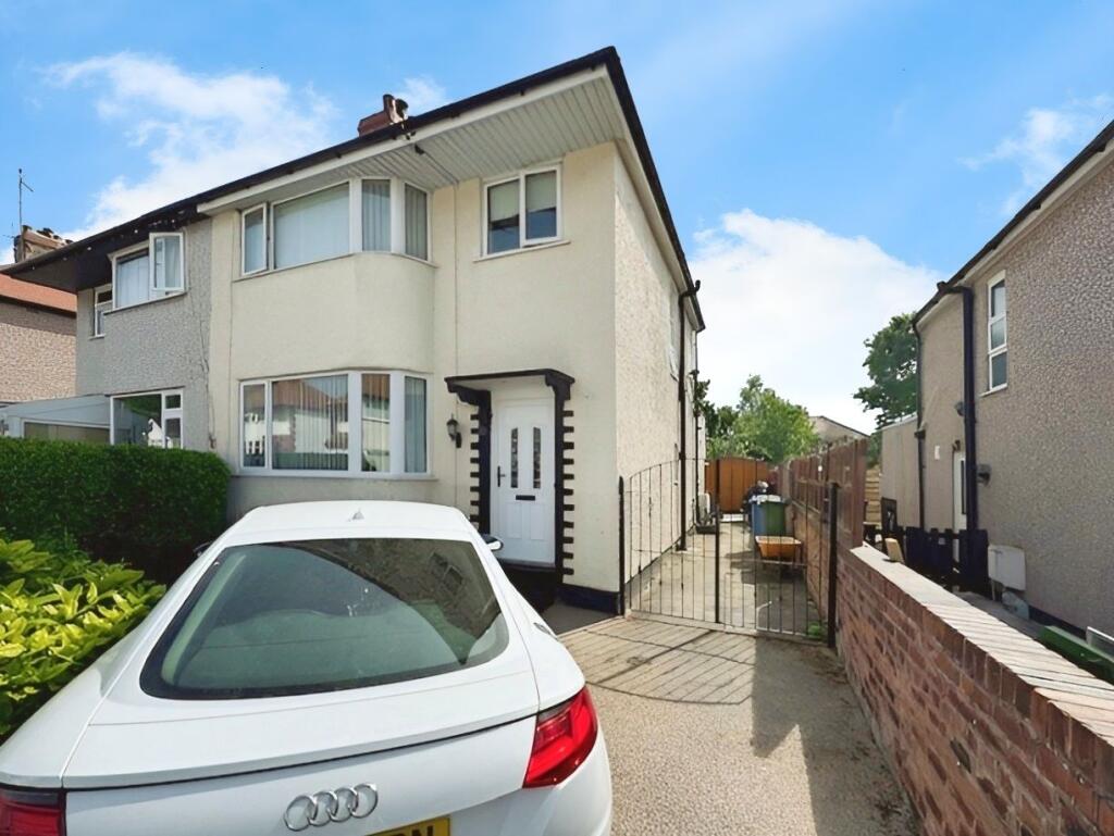 Main image of property: 14 Knowles Avenue, Prestatyn, Denbighshire LL19 8SG